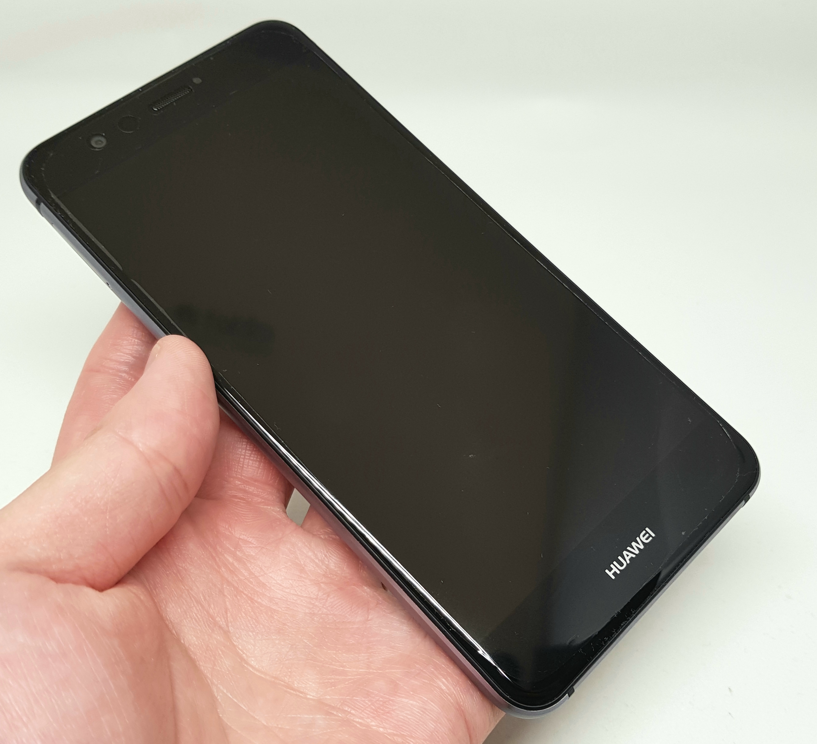 Huawei P10 Lite にオススメ保護フィルムはコレ 現状コレ以外考えられない ケースとの相性も最高 モバイルドットコム