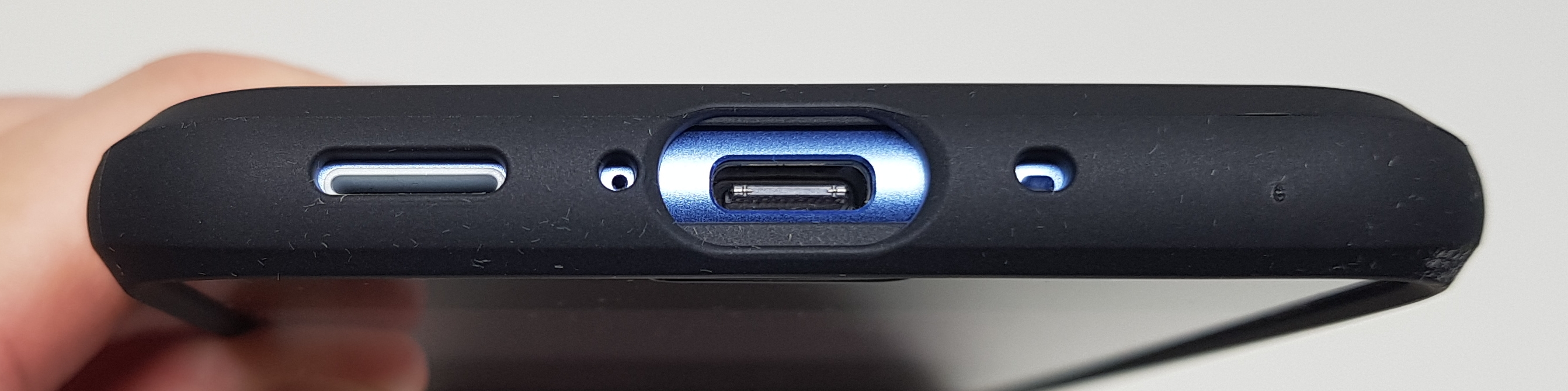 Htc U11を使うなら絶対的にオススメなケース Spigen ラギッド アーマー モバイルドットコム