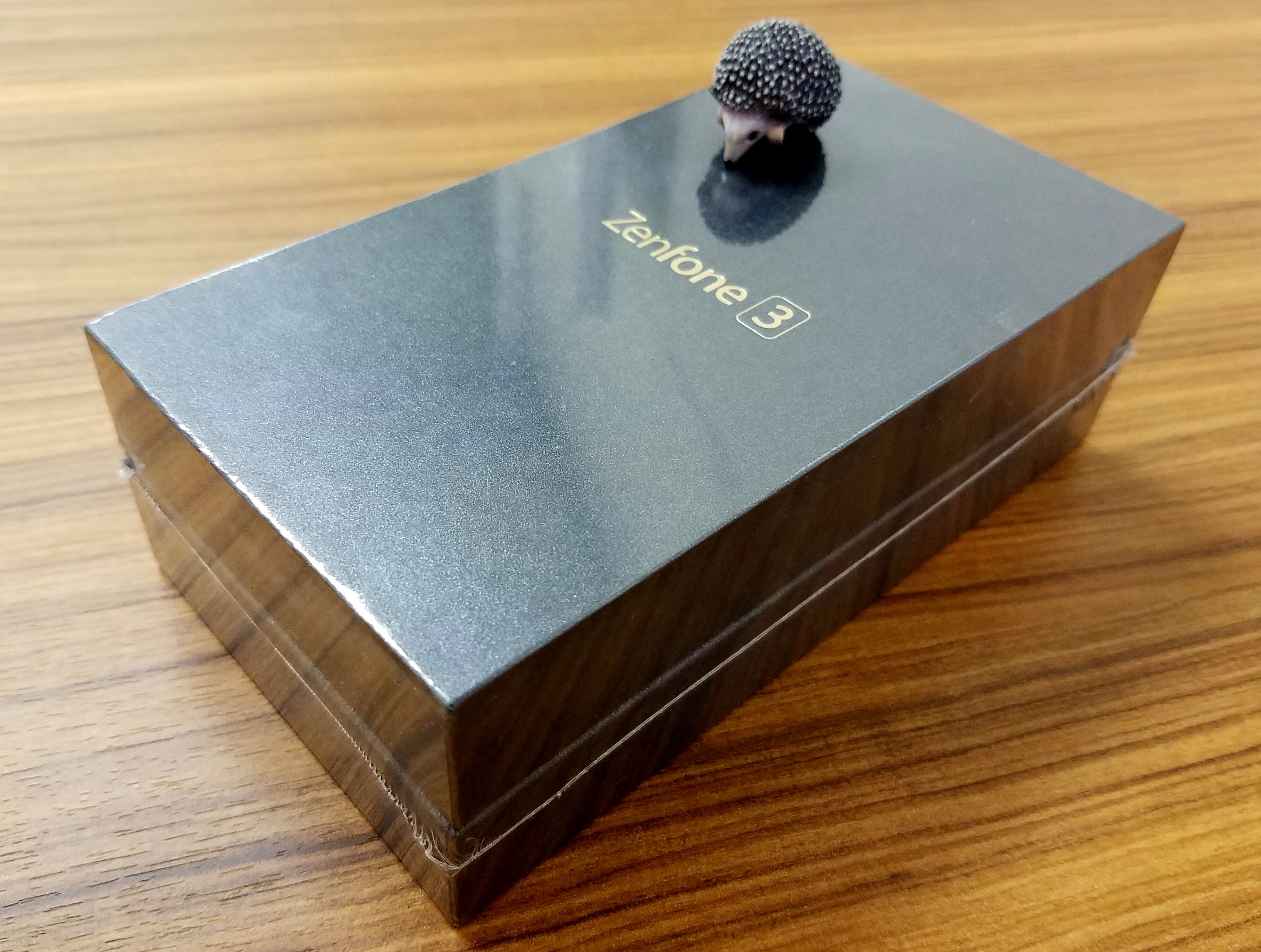 コスパ最強スマホ Asus Zenfone3 Ze5kl を購入開封レビュー 圧巻のサクサク感 デザインの高級感が魅力的すぎた モバイルドットコム コスパ最強スマホ Asus Zenfone3 Ze5kl を購入開封レビュー 圧巻のサクサク感 デザインの高級感が魅力的すぎた モバイルドットコム