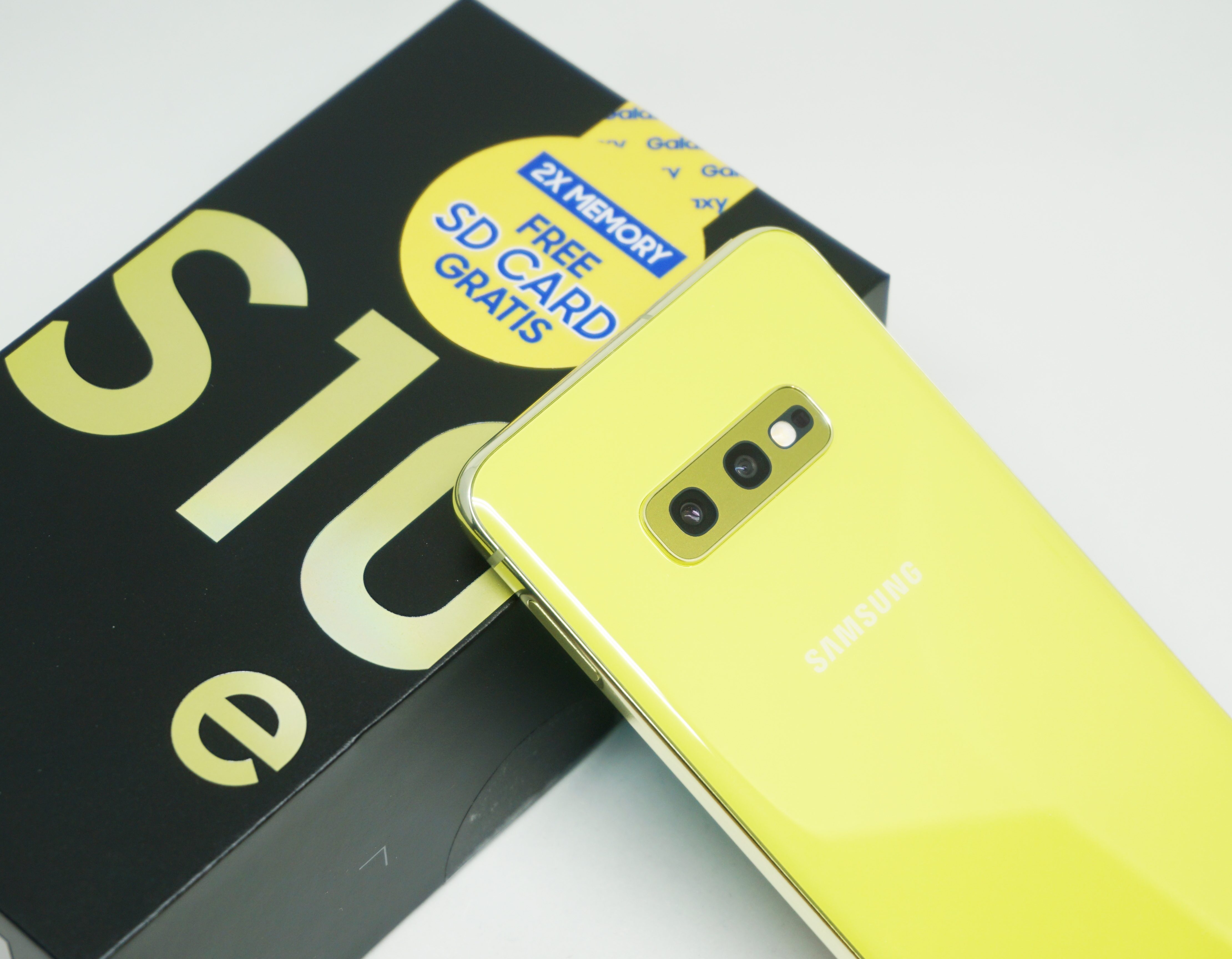 Galaxy S10シリーズのインカメラの隠し方 遊び方 パンチホール型ディスプレイは思ったよりも楽しめるよ モバイルドットコム