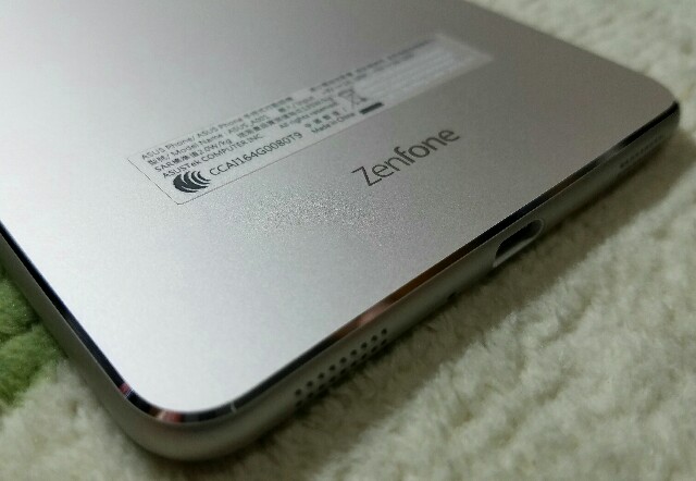 6.8インチ大画面のインパクトは圧巻ASUS ZenFone3 Ultra (ZU680KL）開封レビュー！洗練されたオールメタルユニボディ