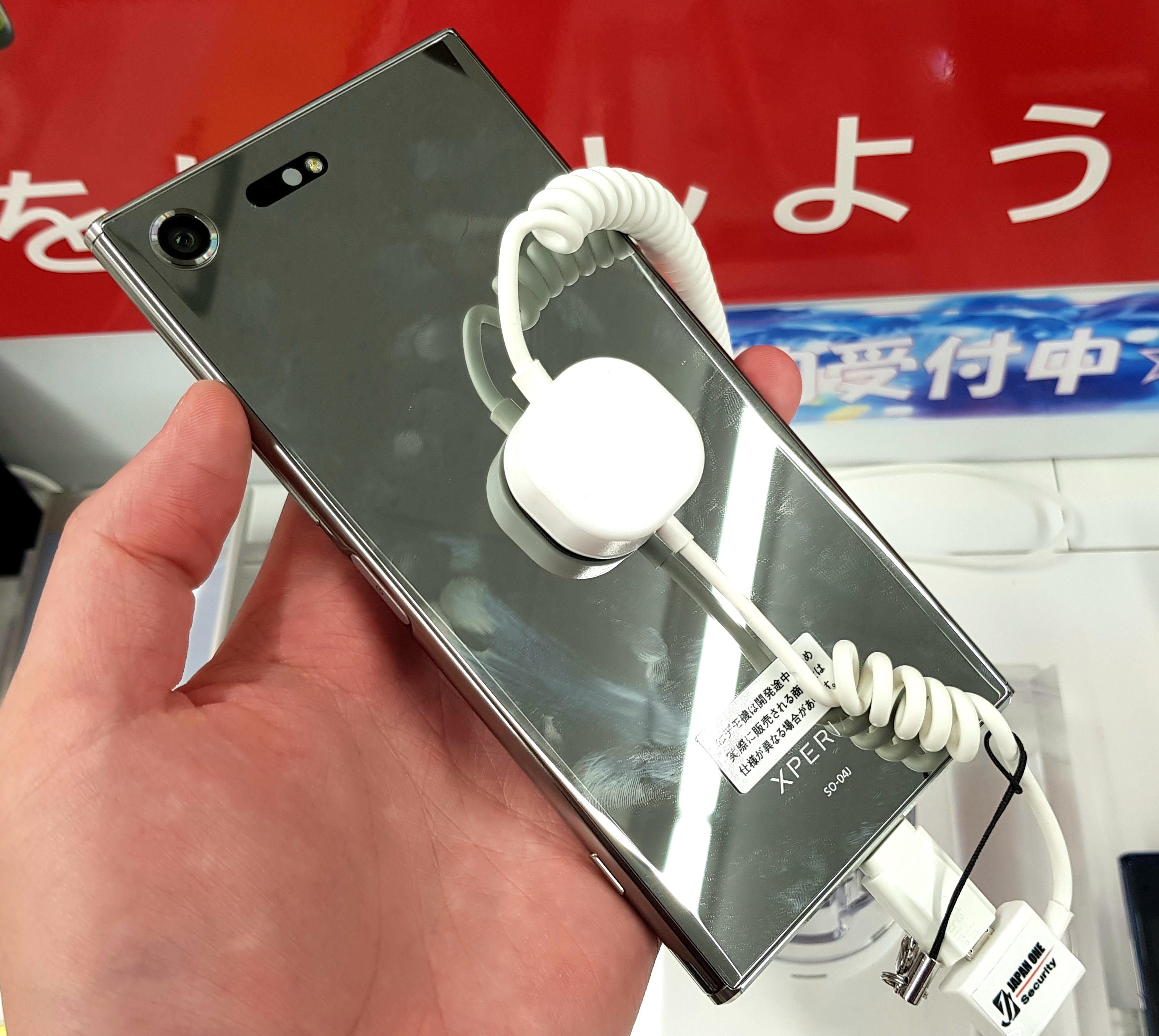 ドコモ「Xperia XZ Premium SO-04J」を実機ハンズオンレビュー! ドコモ「Xperia XZ Premium SO-04J」を実機ハンズオンレビュー!