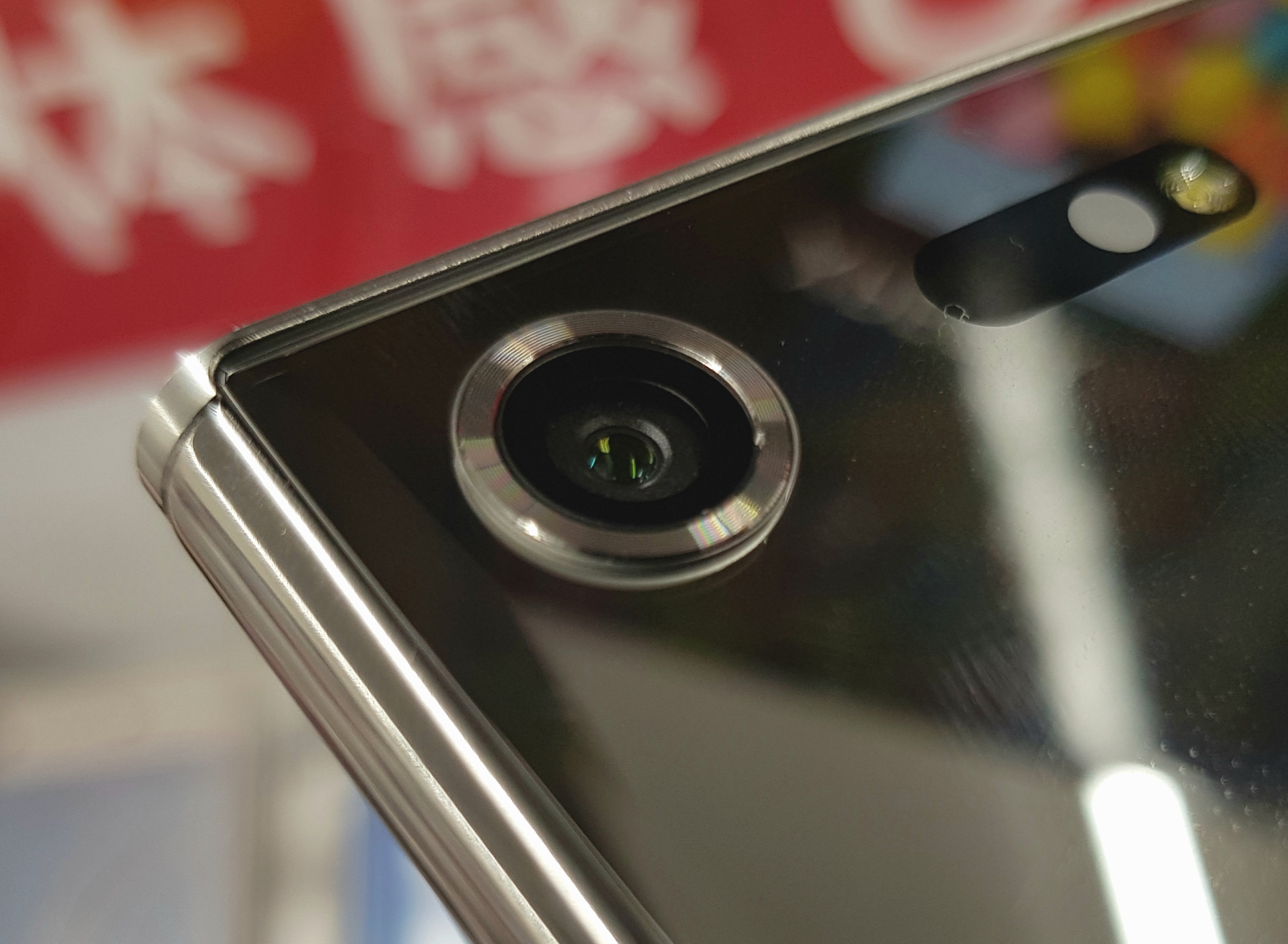 ドコモ「Xperia XZ Premium SO-04J」を実機ハンズオンレビュー! ドコモ「Xperia XZ Premium SO-04J」を実機ハンズオンレビュー!