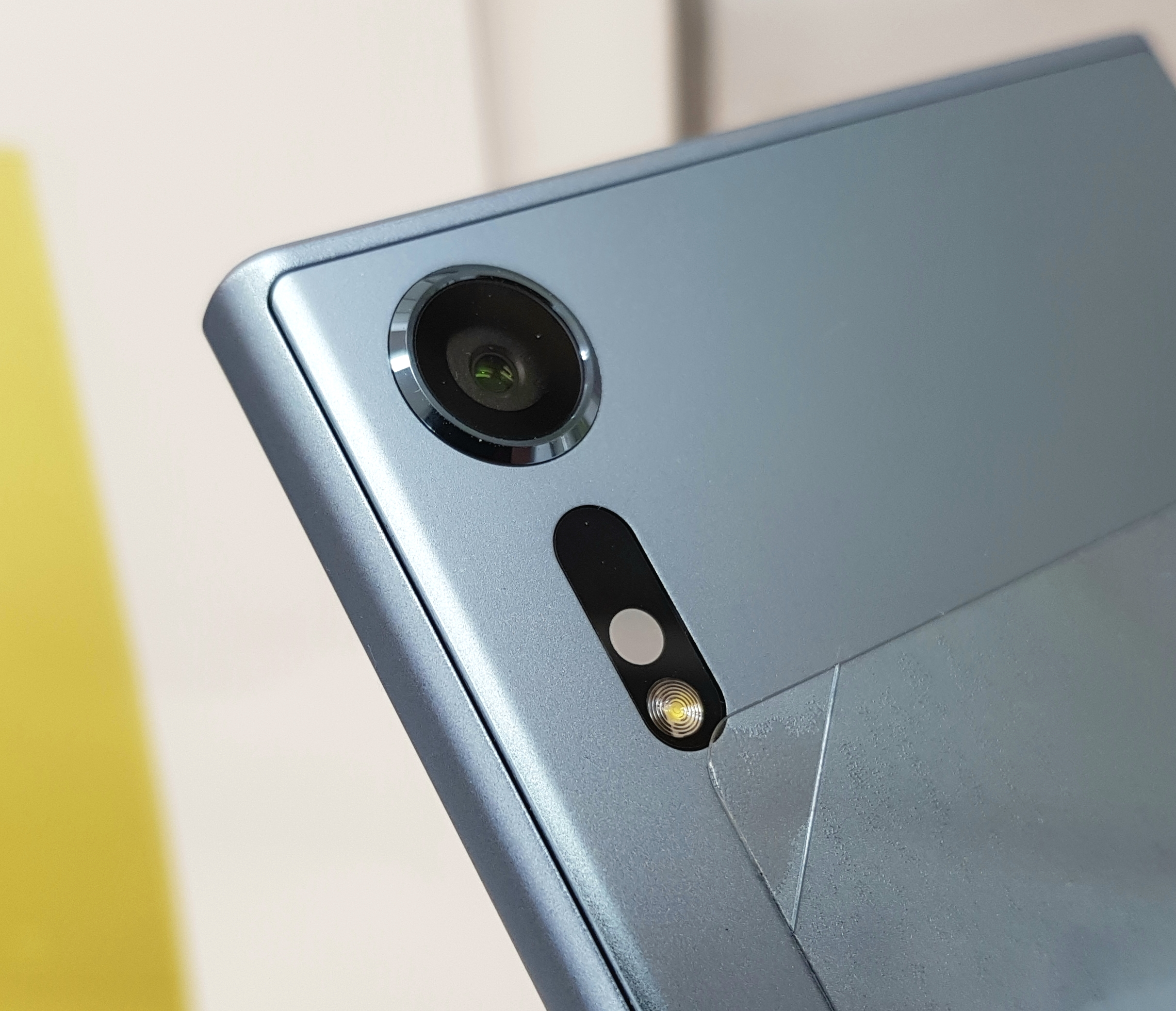 KDDI、「au Xperia XZs SOV35」実機ハンズオンレビュー! KDDI、「au Xperia XZs SOV35」実機ハンズオンレビュー!