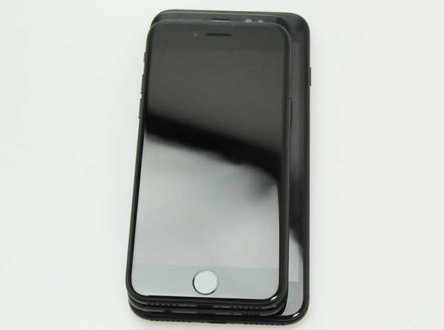 Galaxy S8のサイズ感が凄すぎる!5.8インチの大画面なのに、本体サイズは4.7インチiPhone 7と同等!?【iPhoneXサイズ比較追記】 Galaxy S8のサイズ感が凄すぎる!5.8インチの大画面なのに、本体サイズは4.7インチiPhone 7と同等!?【iPhoneXサイズ比較追記】