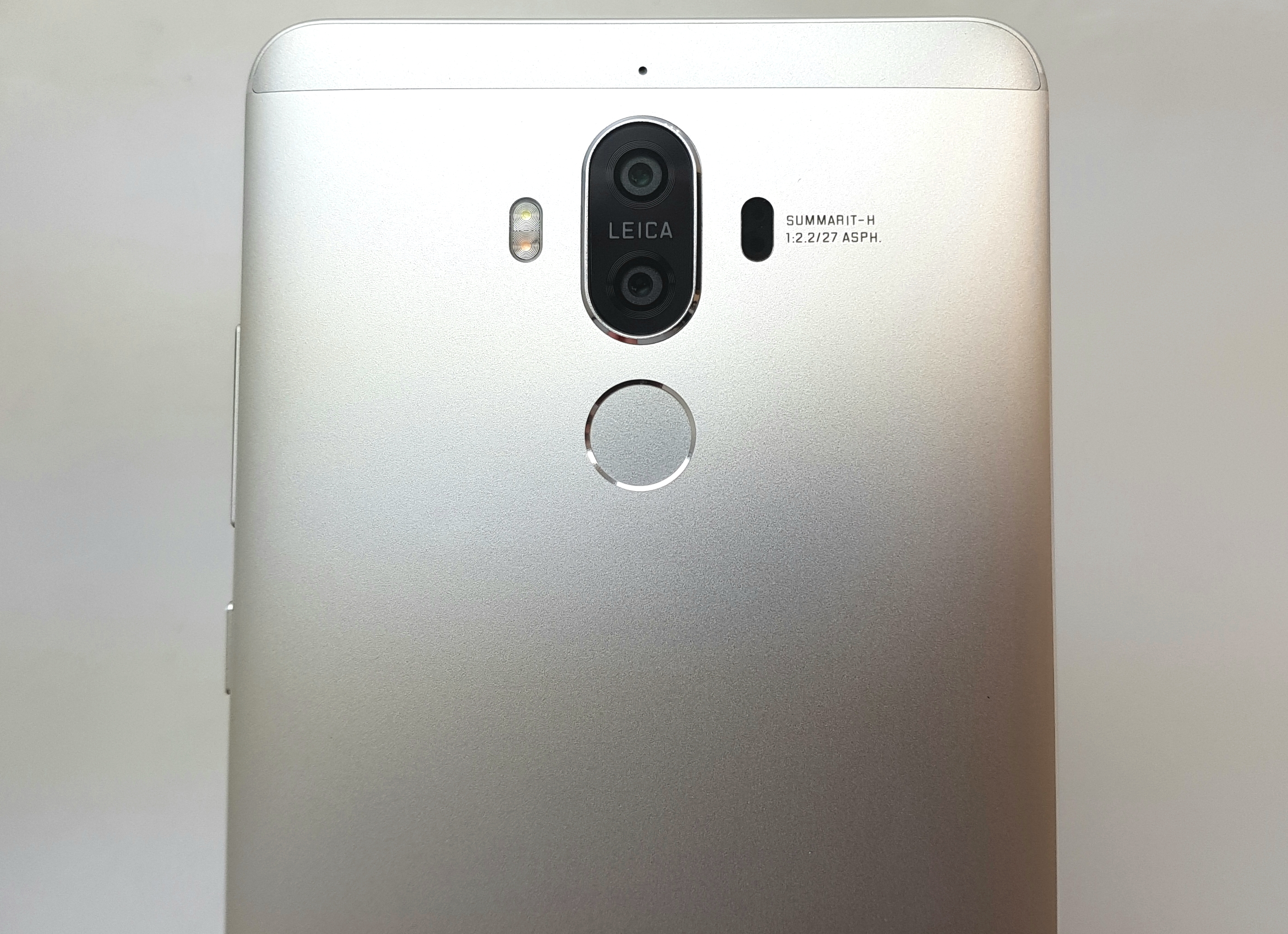 第2世代Leicaデュアルレンズカメラ搭載「Huawei Mate 9」を徹底外観レビュー! 第2世代Leicaデュアルレンズカメラ搭載「Huawei Mate 9」を徹底外観レビュー!