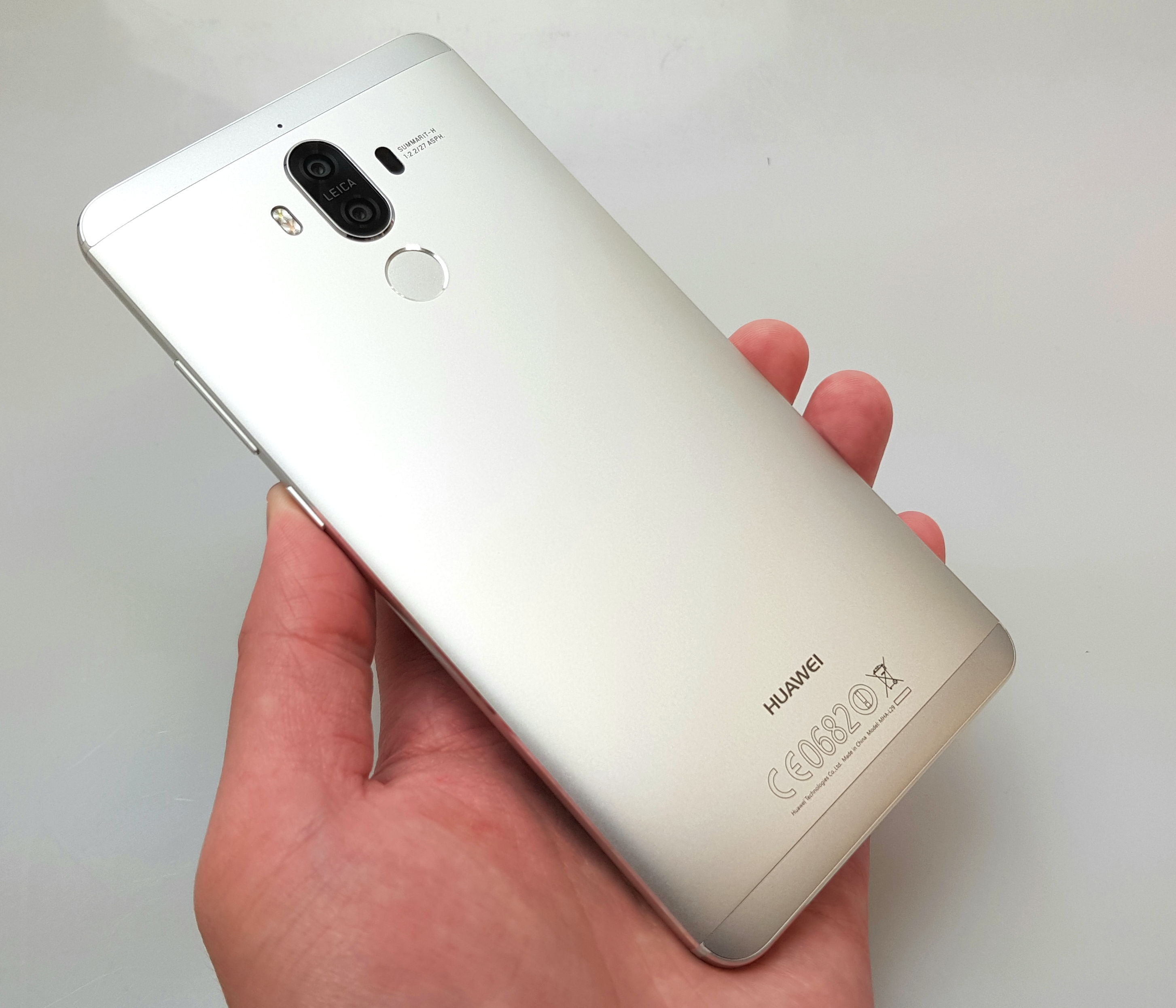 第2世代Leicaデュアルレンズカメラ搭載「Huawei Mate 9」を徹底外観レビュー! 第2世代Leicaデュアルレンズカメラ搭載「Huawei Mate 9」を徹底外観レビュー!