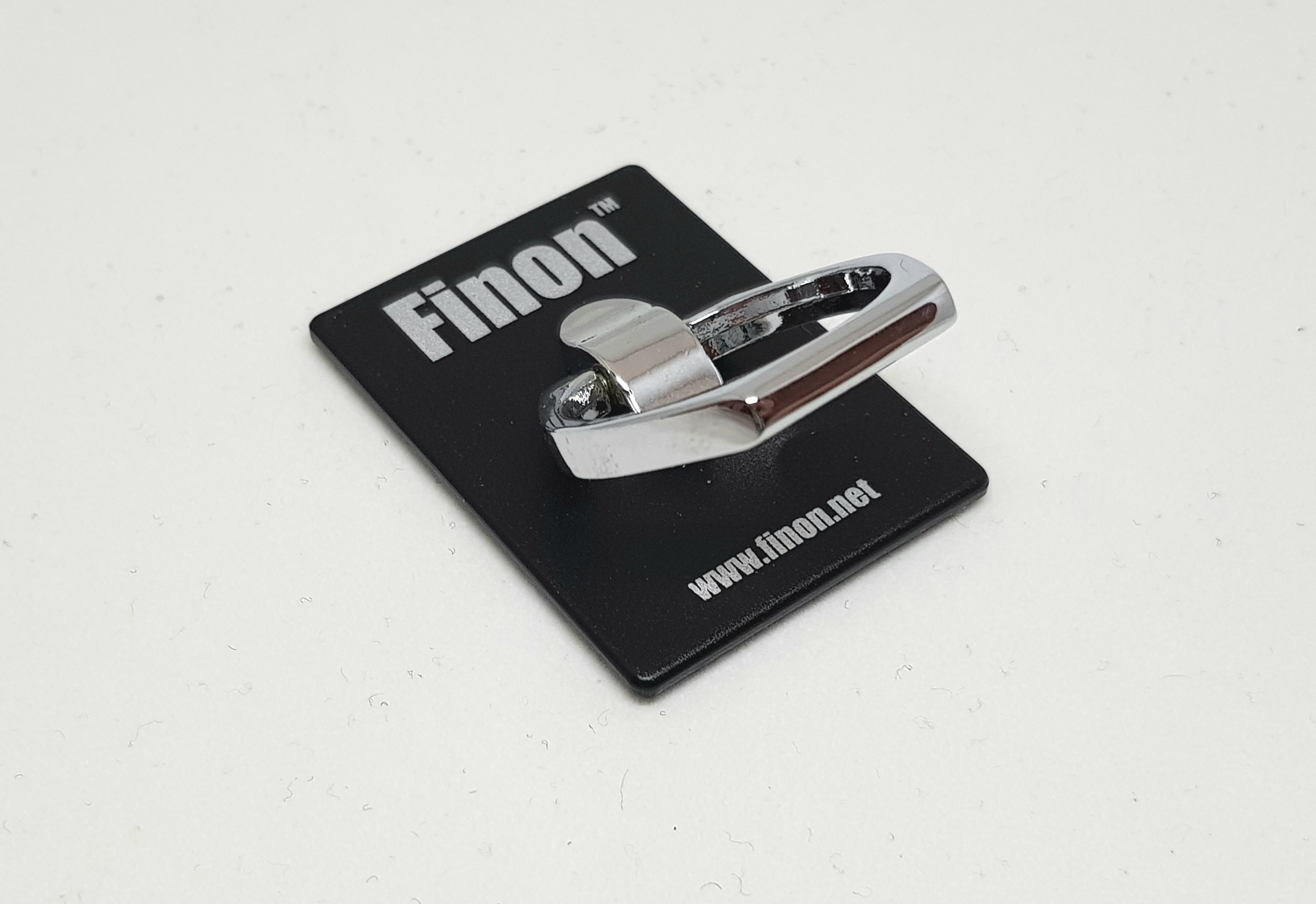どんな形状でも貼れる「Finon Ring / フィノンリング」強力吸着力で何度でも貼り直し可能なスマホリング! どんな形状でも貼れる「Finon Ring / フィノンリング」強力吸着力で何度でも貼り直し可能なスマホリング!