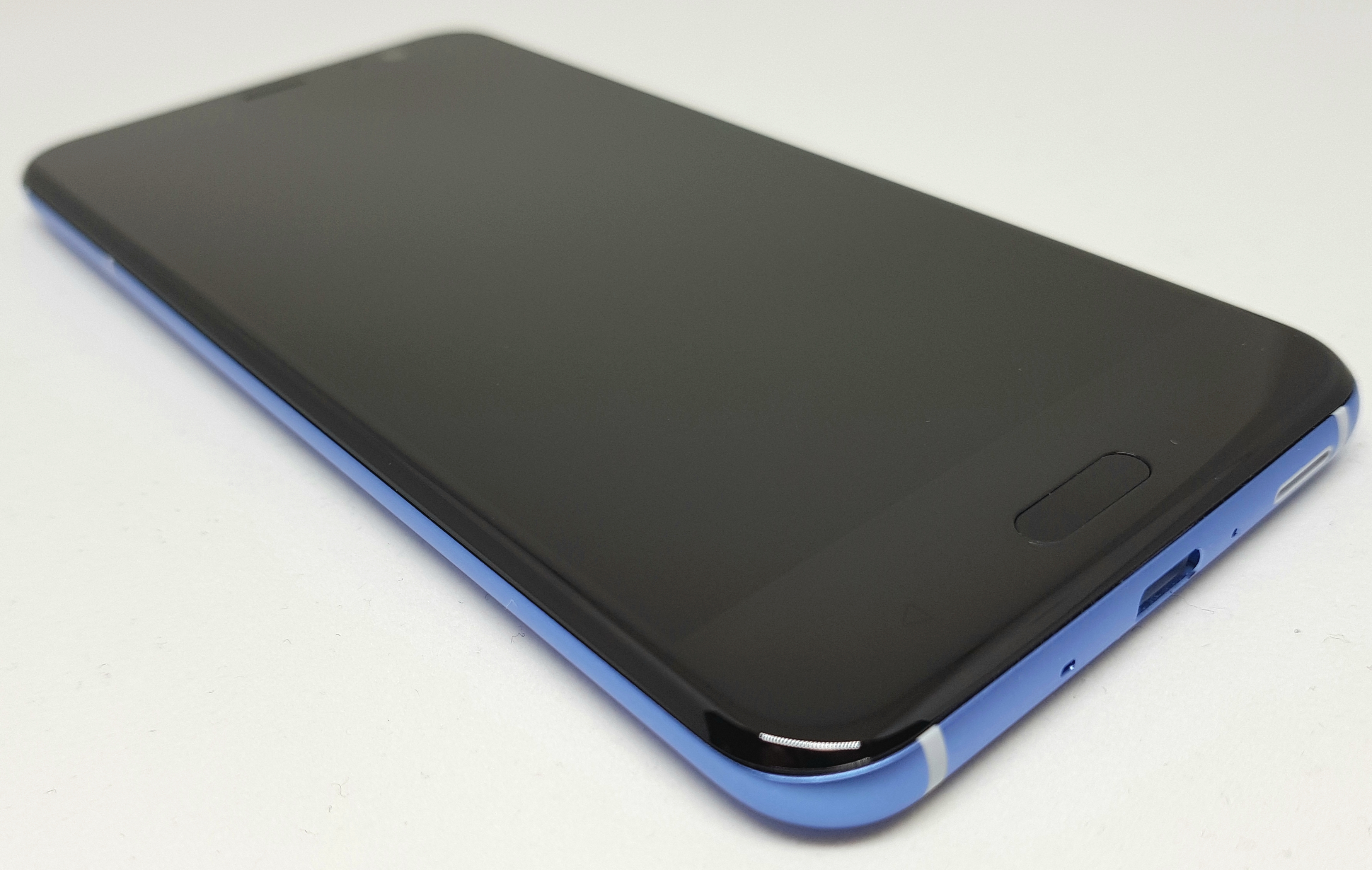 最新「HTC U11」を先行外観レビュー!世界最高&史上最高評価を受けたカメラを搭載【写真21枚記載】 最新「HTC U11」を先行外観レビュー!世界最高&史上最高評価を受けたカメラを搭載【写真21枚記載】