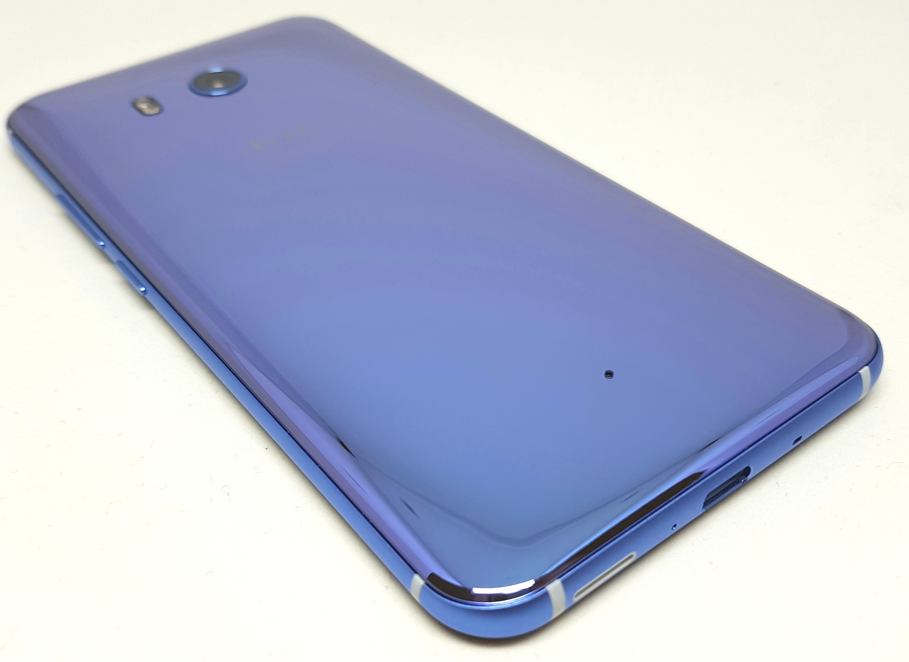 最新「HTC U11」を先行外観レビュー!世界最高&史上最高評価を受けたカメラを搭載【写真21枚記載】 最新「HTC U11」を先行外観レビュー!世界最高&史上最高評価を受けたカメラを搭載【写真21枚記載】