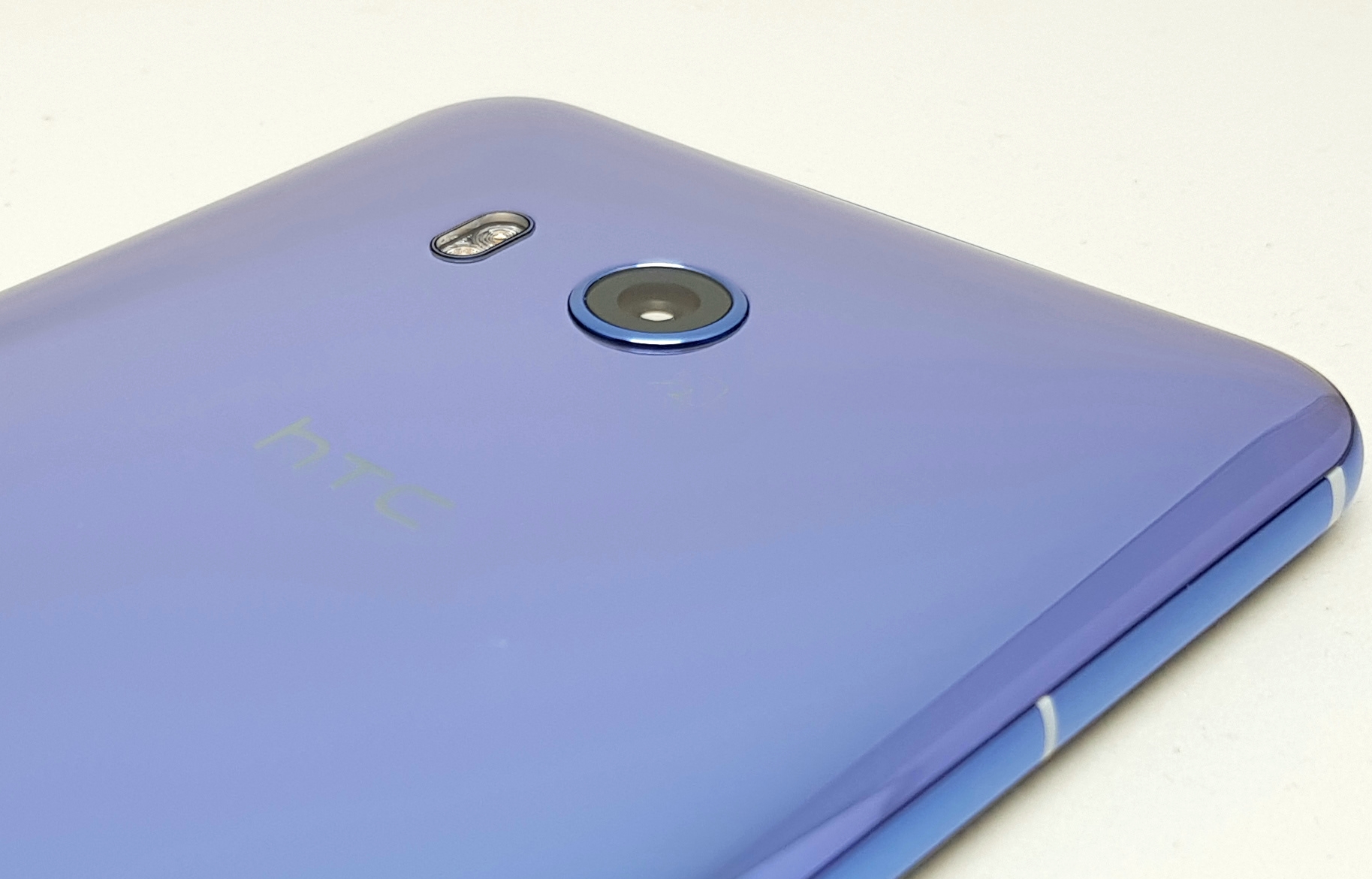 最新「HTC U11」を先行外観レビュー!世界最高&史上最高評価を受けたカメラを搭載【写真21枚記載】 最新「HTC U11」を先行外観レビュー!世界最高&史上最高評価を受けたカメラを搭載【写真21枚記載】