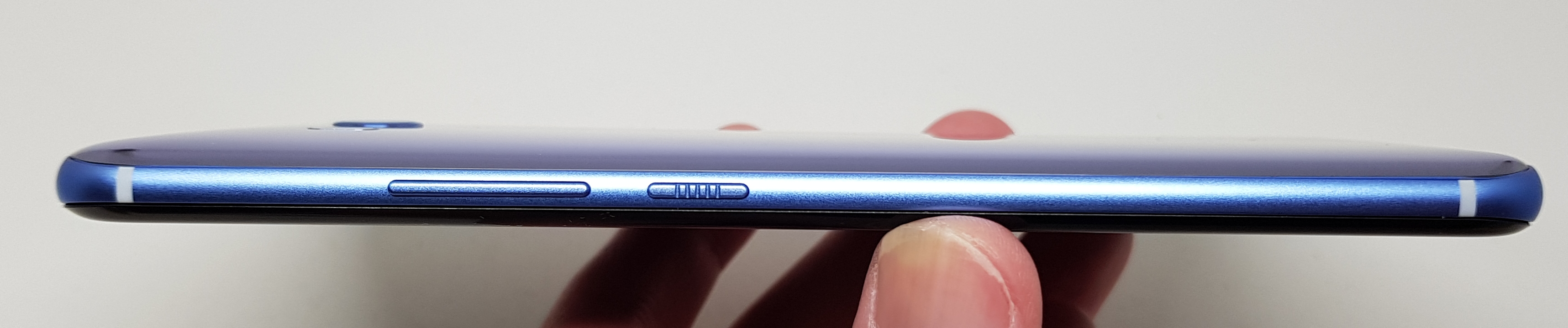 最新「HTC U11」を先行外観レビュー!世界最高&史上最高評価を受けたカメラを搭載【写真21枚記載】 最新「HTC U11」を先行外観レビュー!世界最高&史上最高評価を受けたカメラを搭載【写真21枚記載】