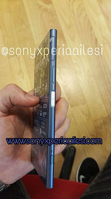 gsmarena_002.jpg ソニー新型「Xperia XZ1」の実機がリーク!アンテナラインが残念な感じに