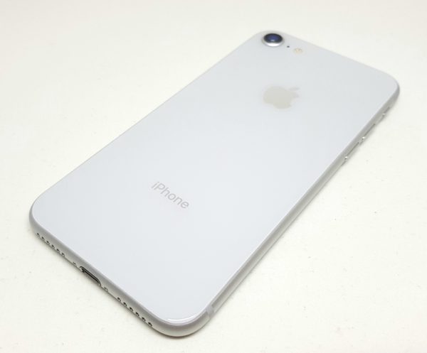 iPhone 8本体背面