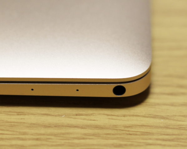 イヤホンジャックも搭載