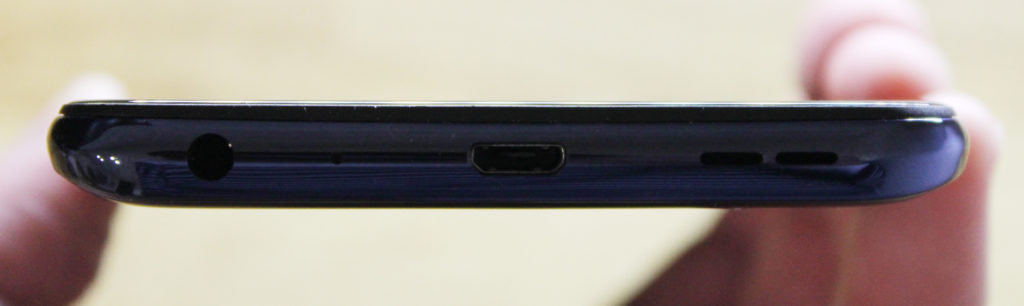 ZenFone Max Pro(M2)側面下部