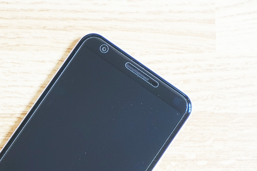 Miitech ガラスフィルムをPixel 3a XLに貼った状態の画面上部