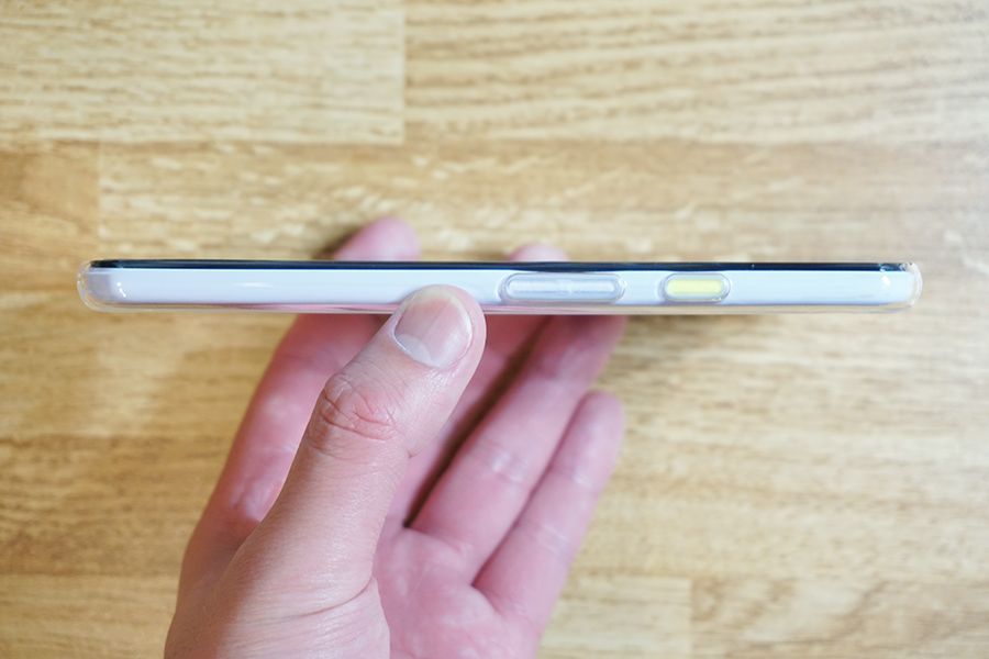 ケース装着時のGoogle Pixel 3a XL側面右側