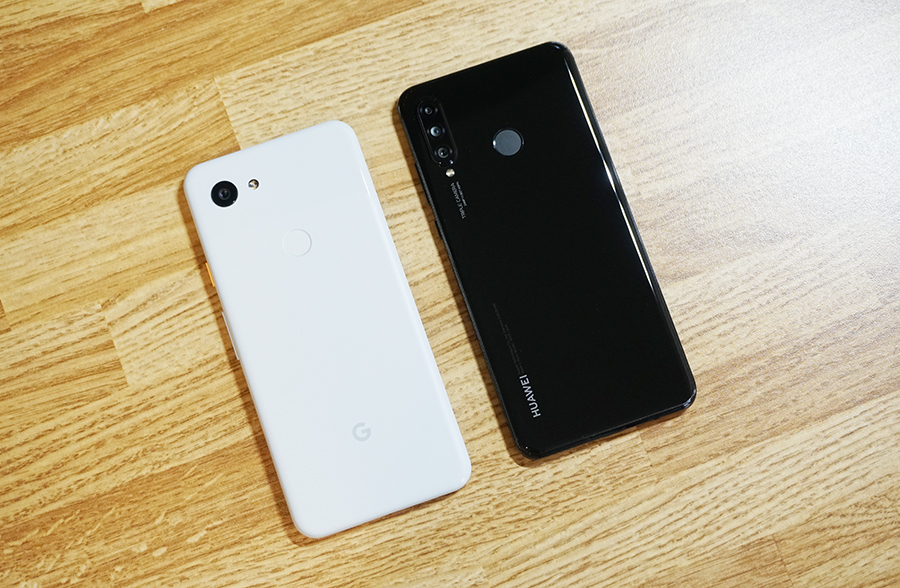 Google Pixel 3aとHUAWEI P30 liteの背面