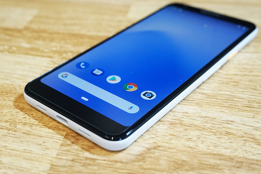 Google Pixel 3a用ミヤビックス保護フィルムを貼ってみた状態の写真
