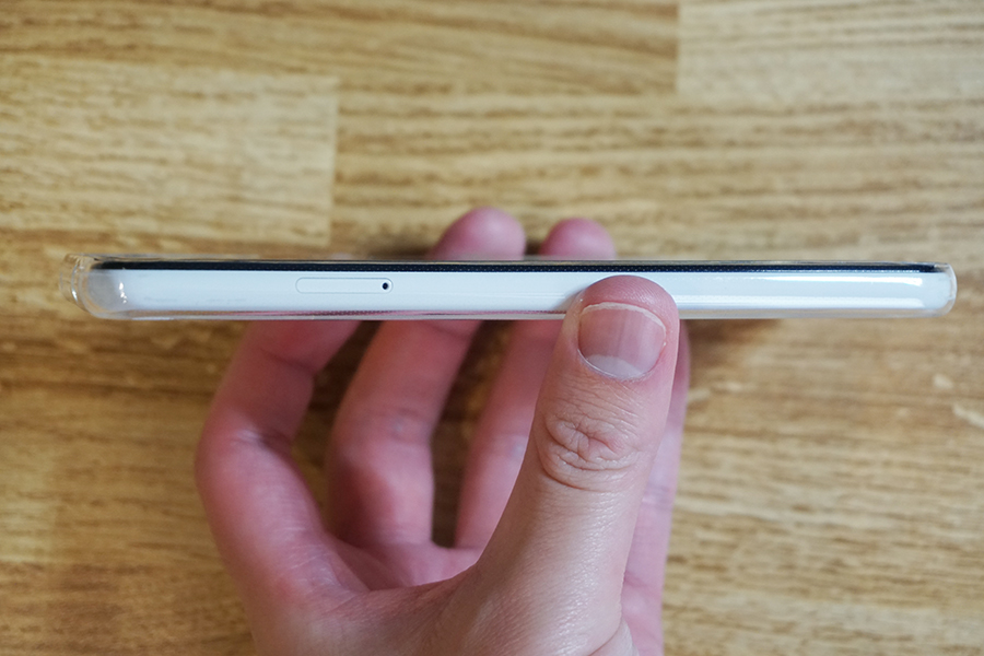 Google Pixel 3aにA-VIDET保護ケースを付けた側面左