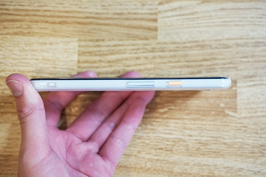 Google Pixel 3aにA-VIDET保護ケースを付けた側面右
