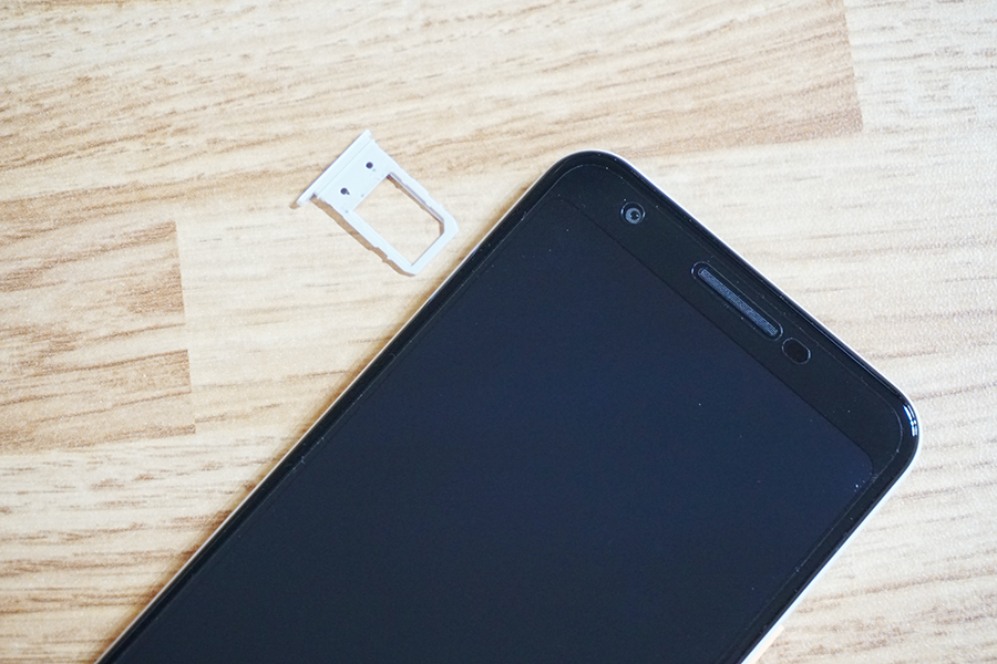 Pixel 3a SIMカードトレイ