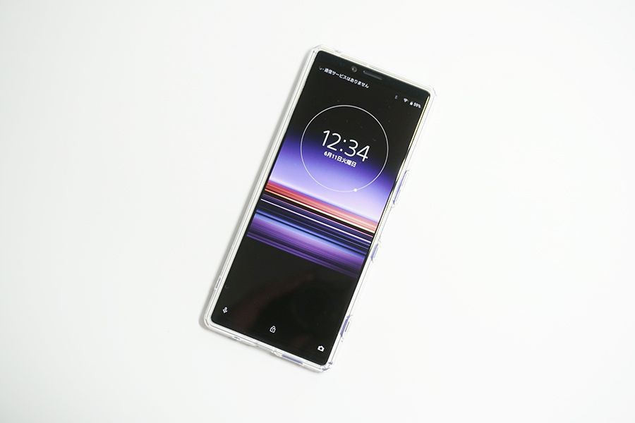 Spigen Xperia 1用リキッド・クリスタルを付けた状態前面