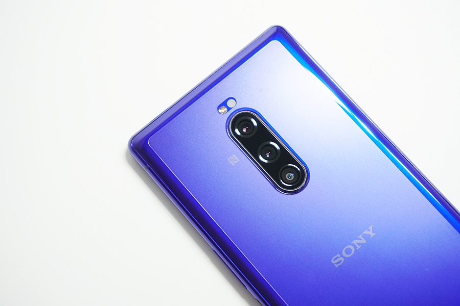 ミヤビックス反射防止背面保護フィルムをXperia 1に貼ってみた画面上部