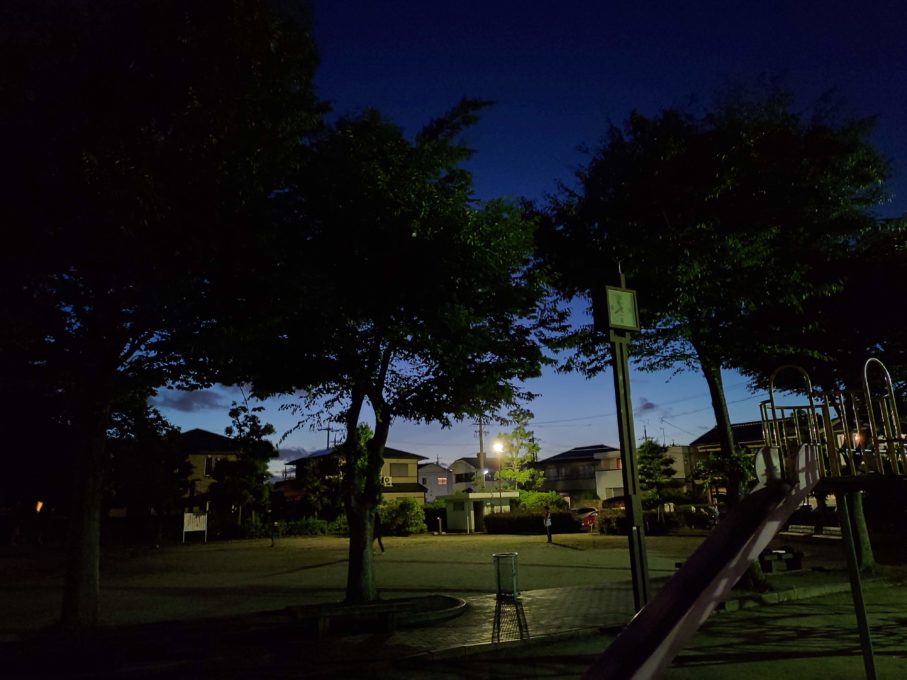 ZenFone 6で撮影した暗所の公園