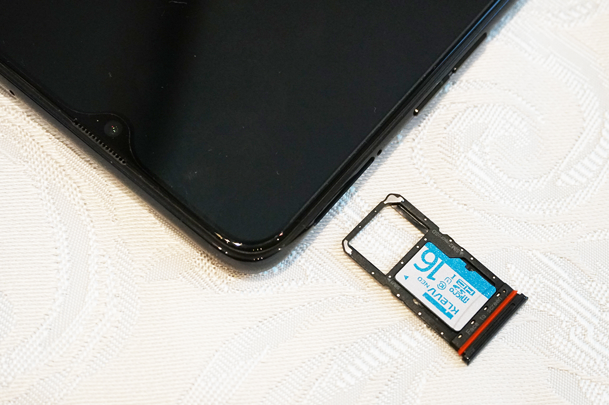 OPPO Reno AのSIMトレイは排他的仕様