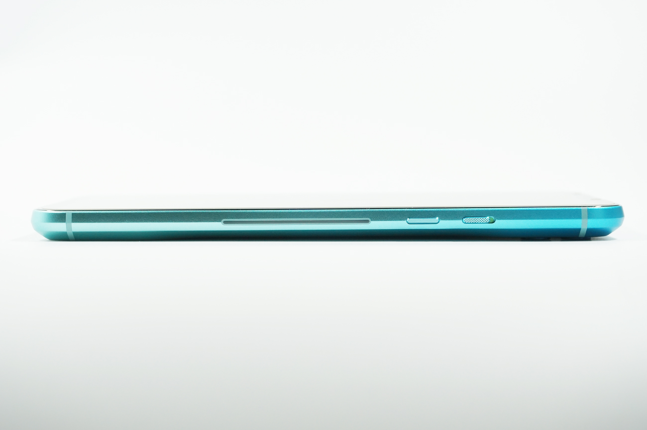 Black Shark 2側面右側