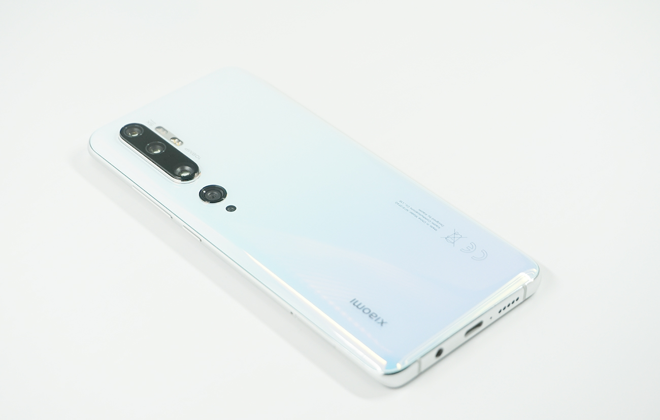 グレイシャーホワイト