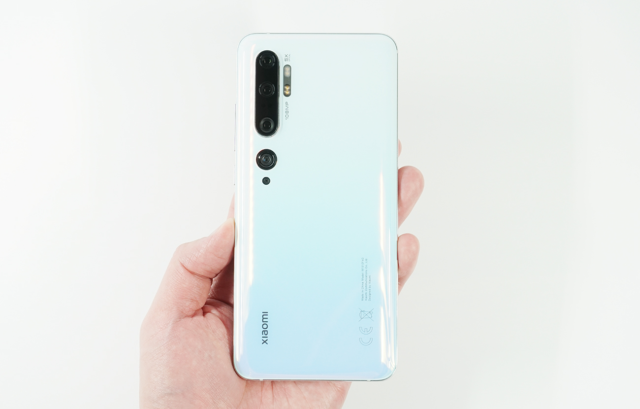 男性の手であれば片手操作できるサイズ感