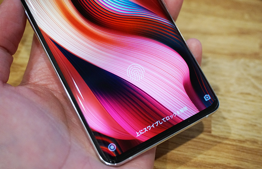 指紋認証と顔認証にどちらも対応している