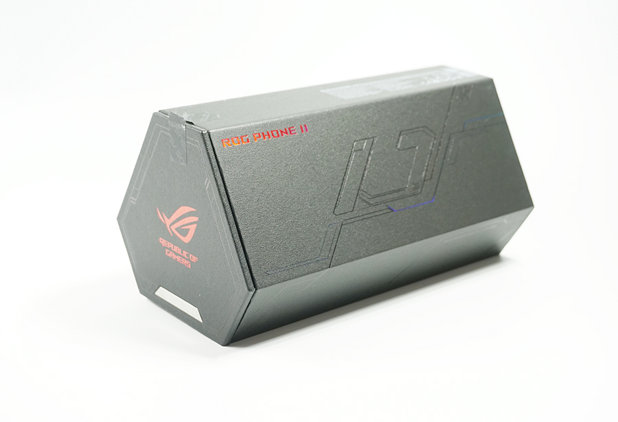 ROG Phone 2は素晴らしいパッケージに包まれています