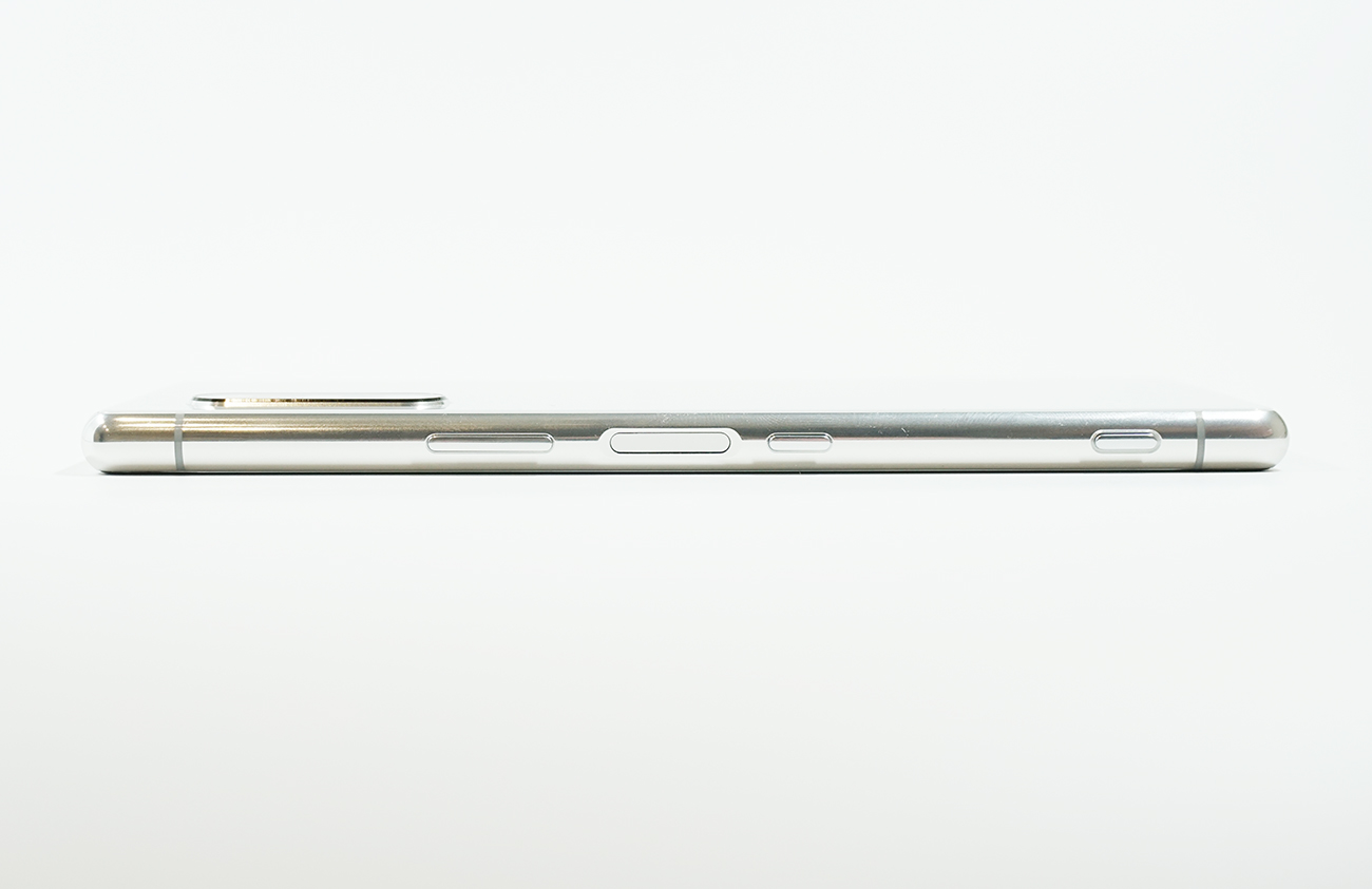 Xperia 5の右側面