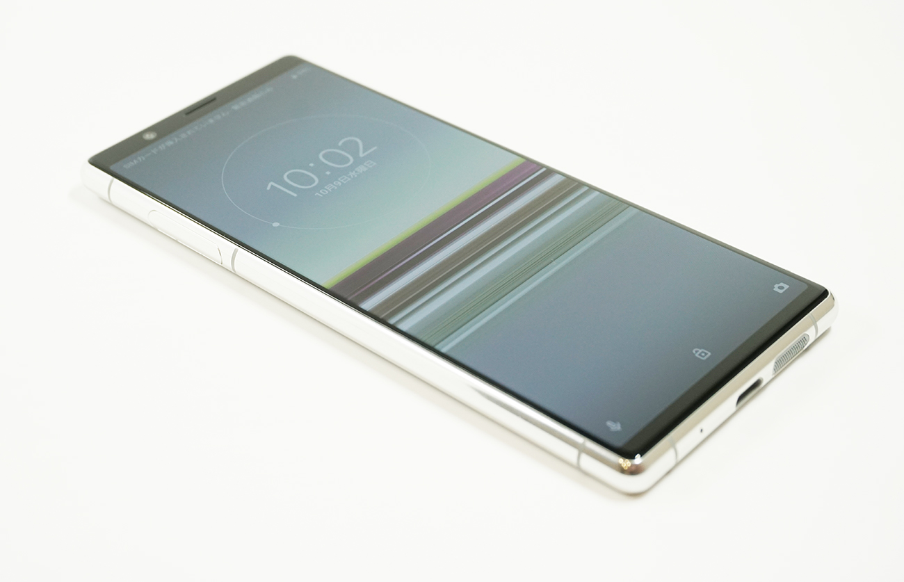 美しい有機ELディスプレイや必要な機能が装備