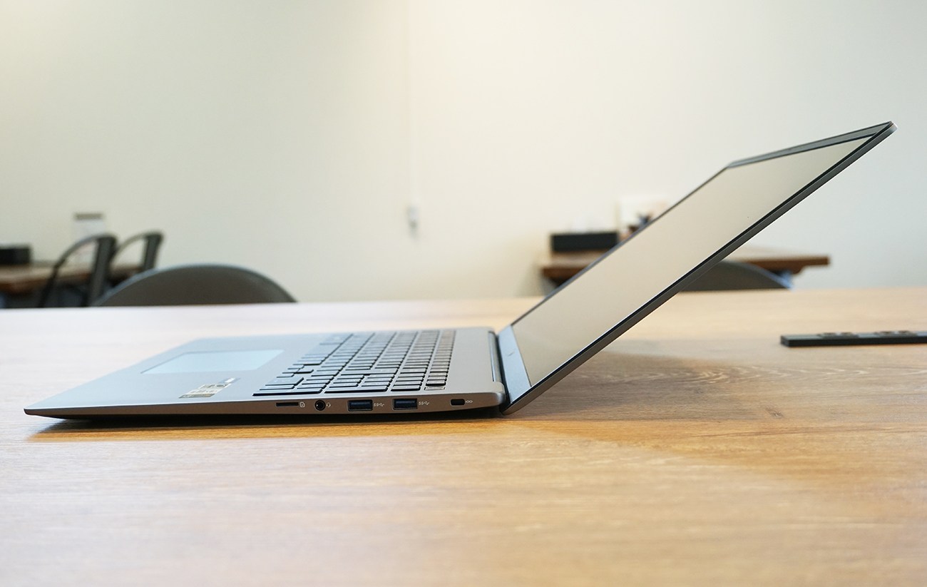 LG gram 17Z90N-VA72Jのヒンジ