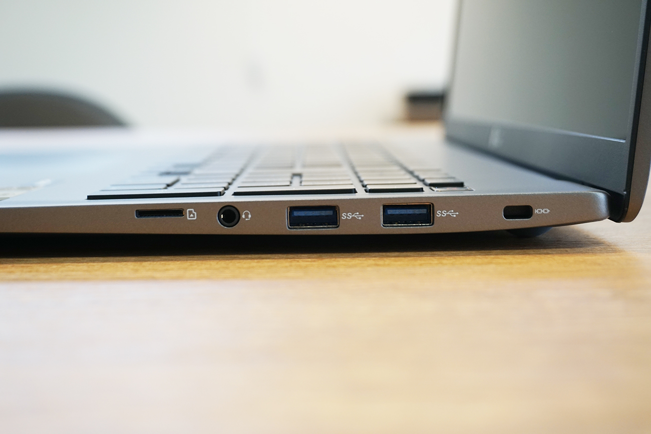 LG gram 17Z90N-VA72Jの側面右