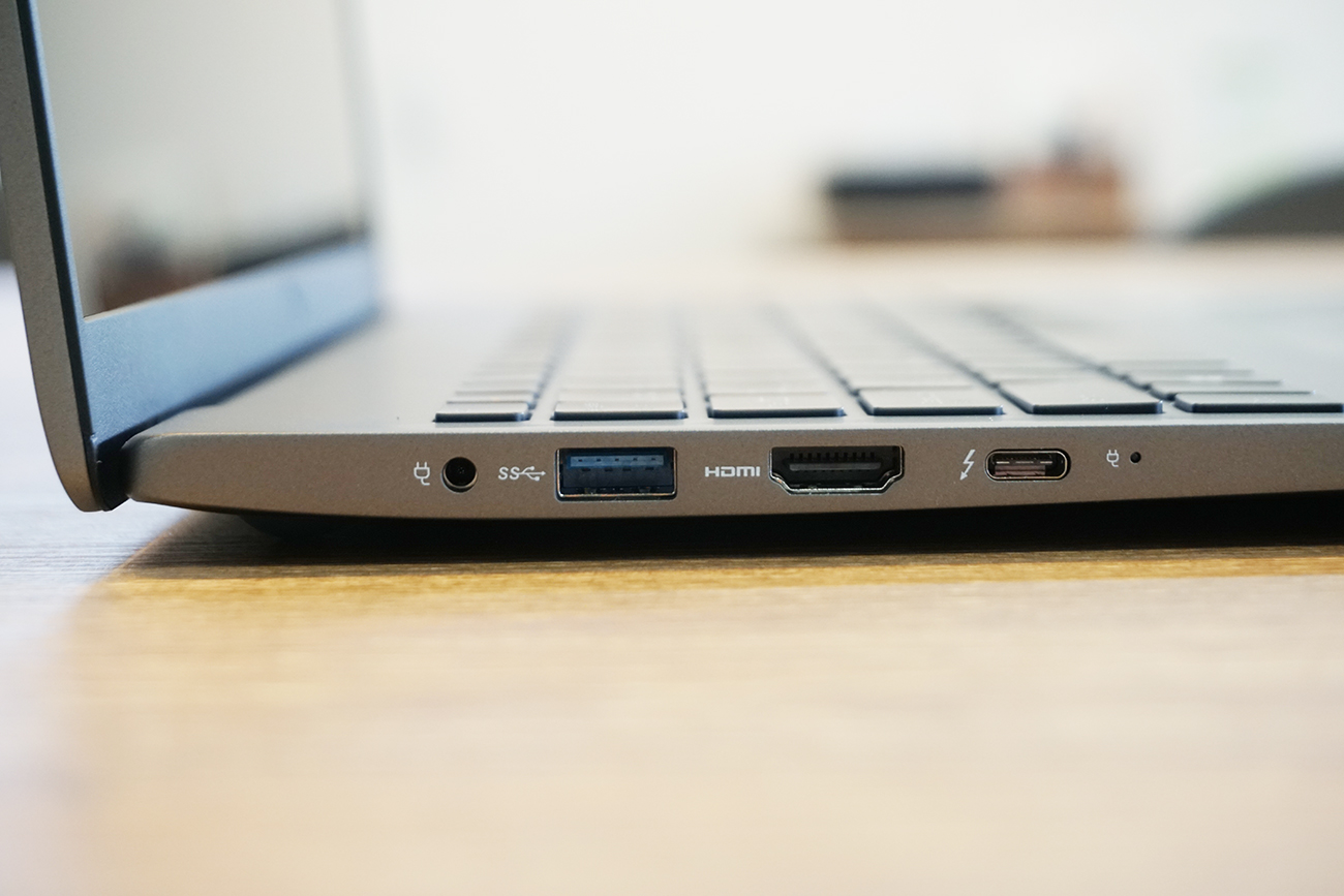 LG gram 17Z90N-VA72Jの側面左