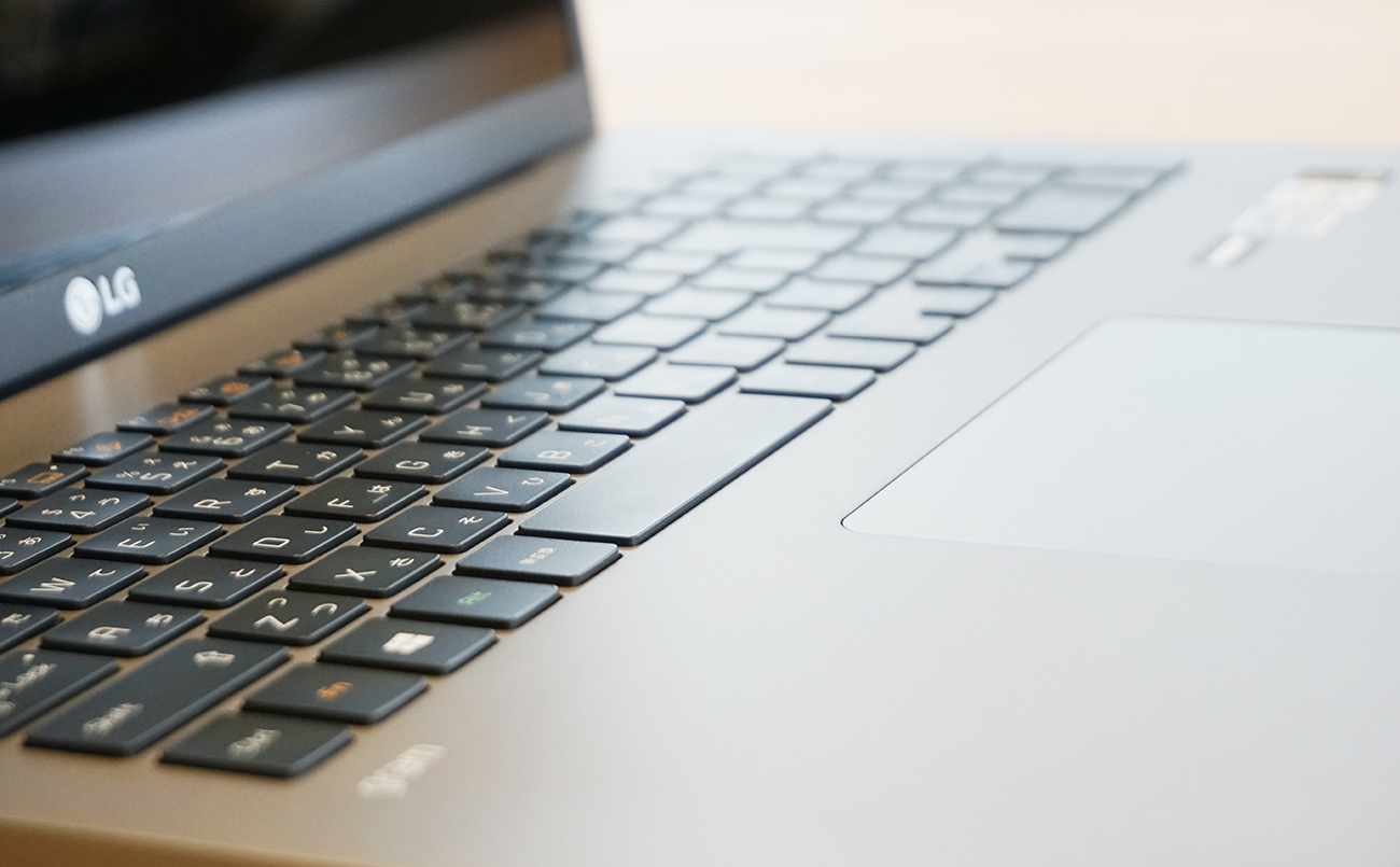 トラックパッドが若干固め