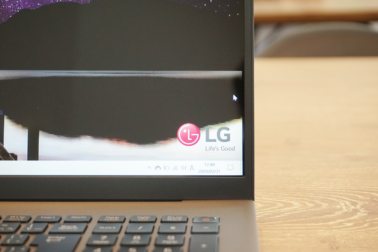 LG gram 17Z90N-VA72Jの下部ベゼル