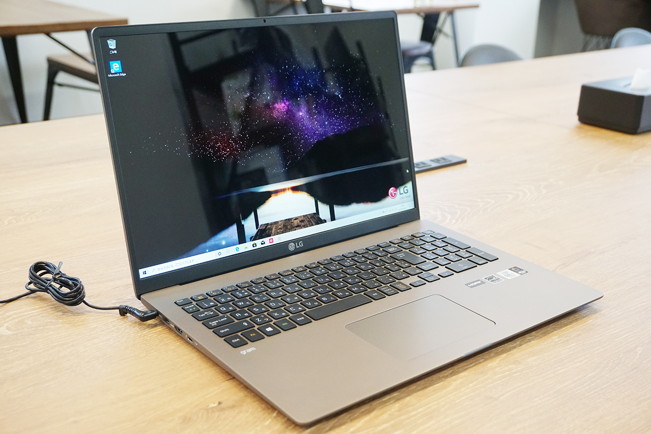 圧倒的な軽さと大画面が最高すぎる