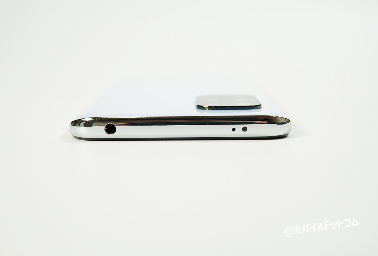 上部側面には、「イヤホンジャック」、「マイク」、「赤外線センサー」