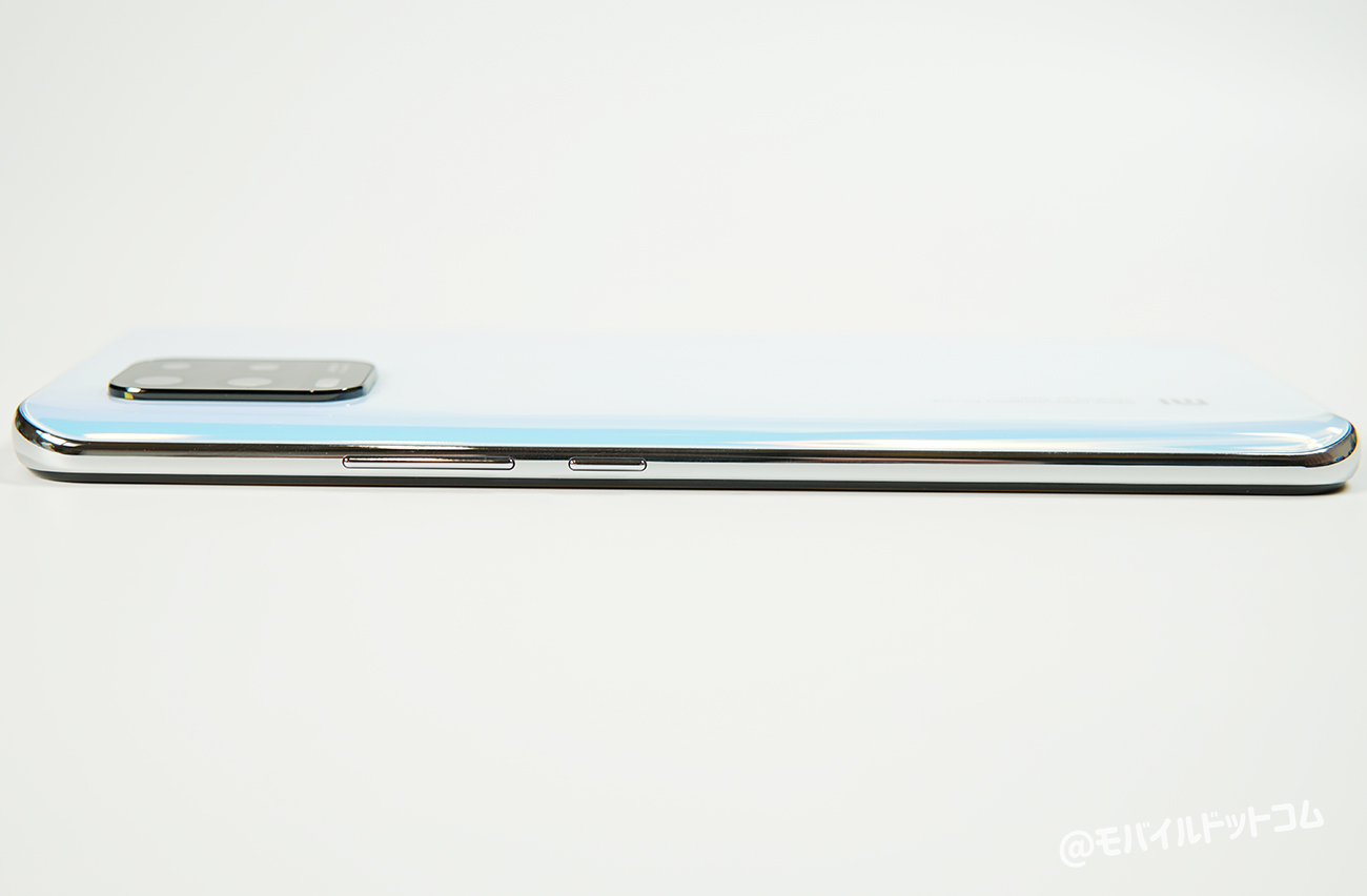 右側面には、「音量ボタン」、「電源ボタン」